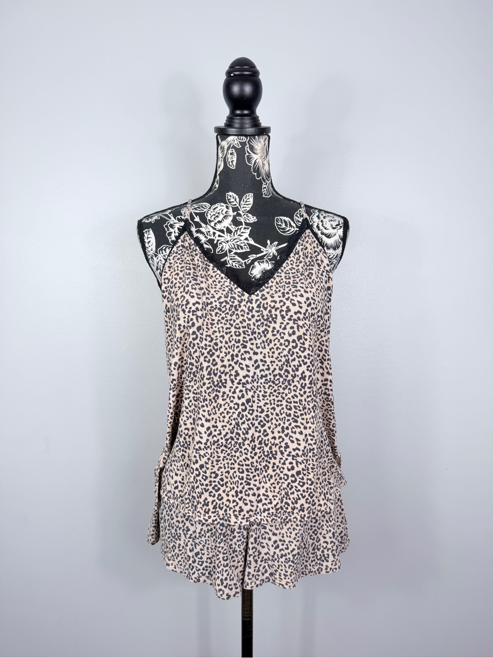 Victoria's Secret Heavenly by Victoria leopard print pajama set size medium